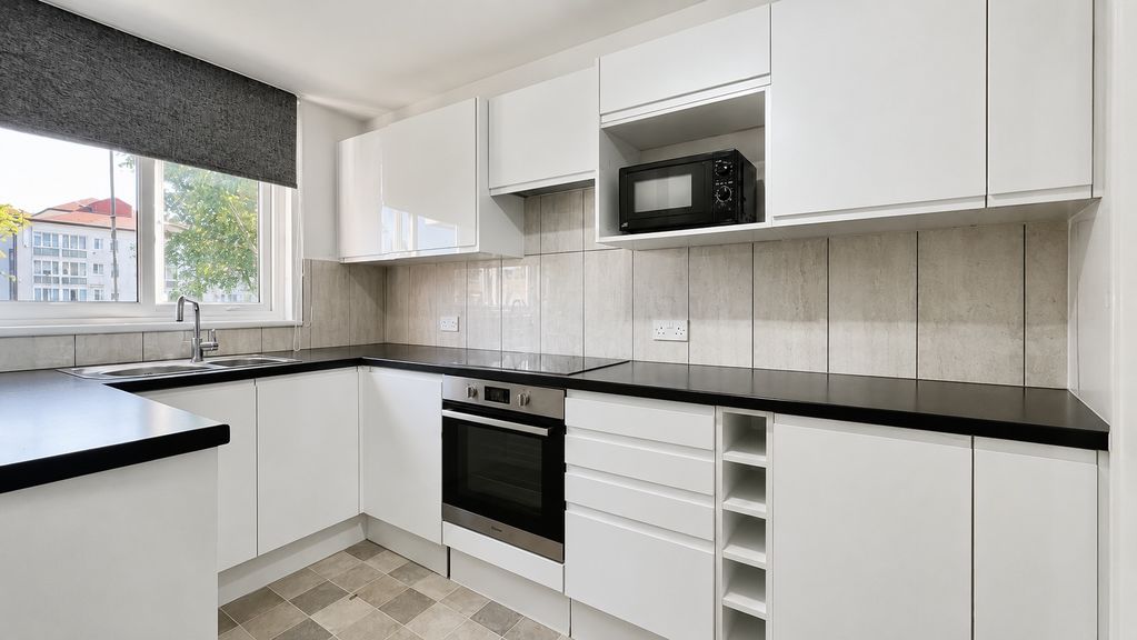 Kitchen- click for photo gallery